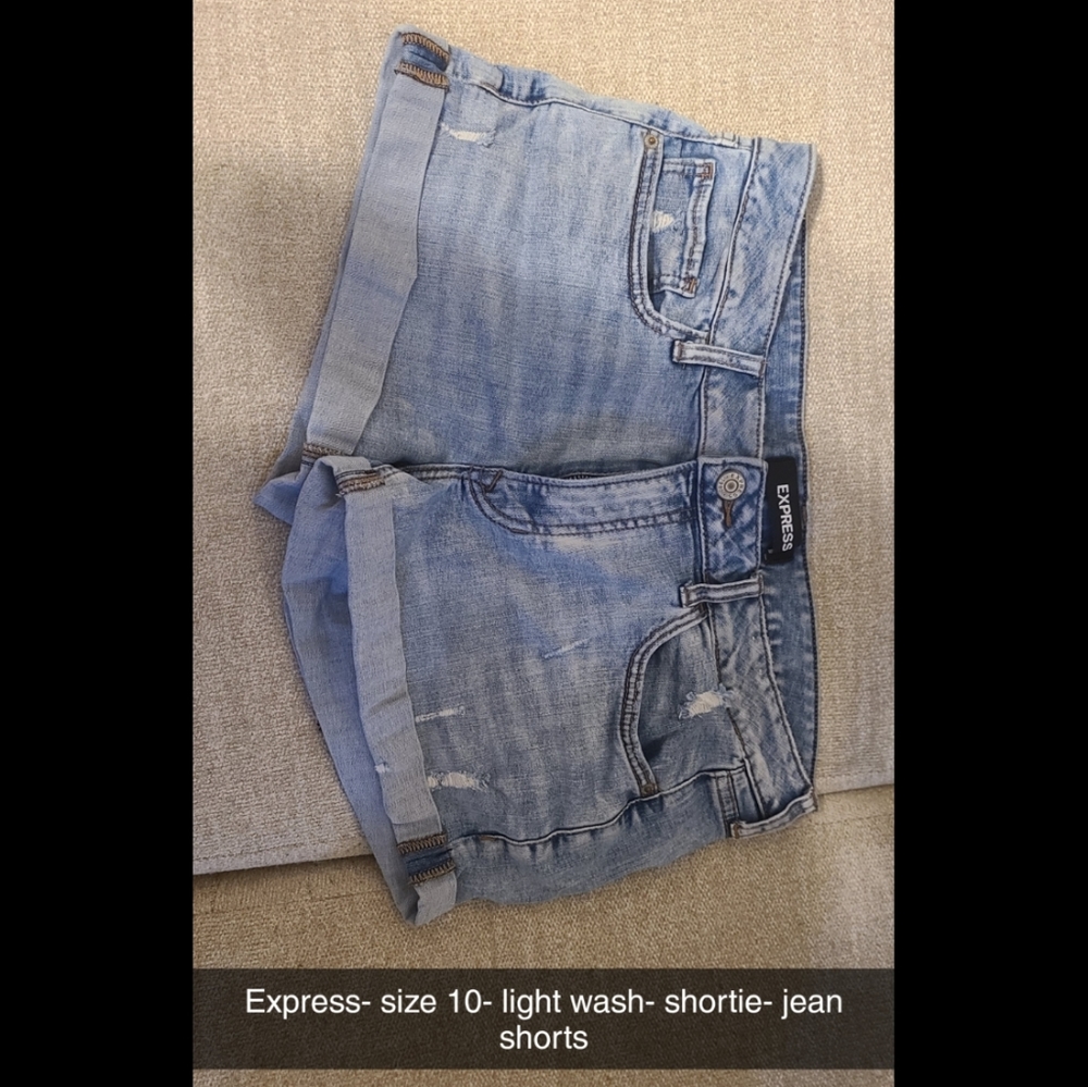 Express, size 10, light wash jean shorts